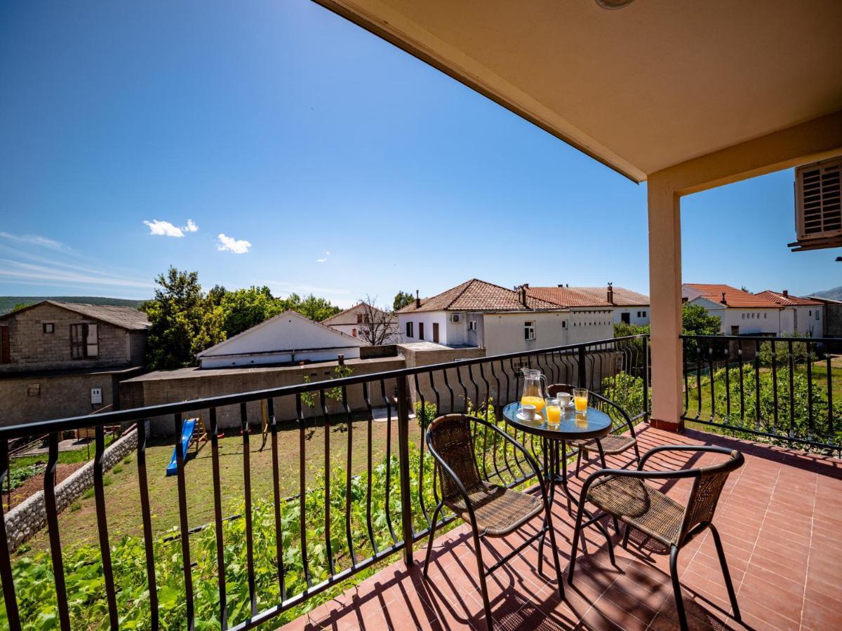 Apartments Zora Селине Экстерьер фото