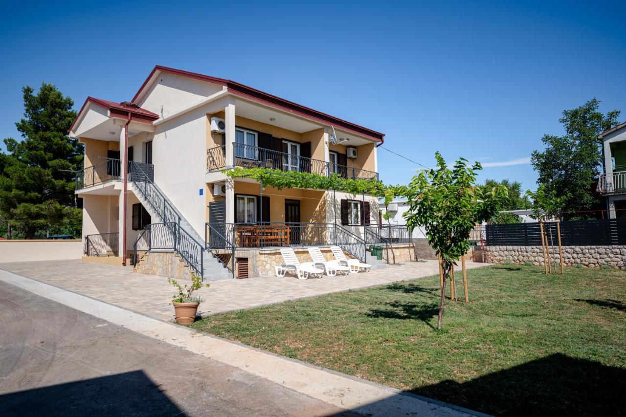 Apartments Zora Селине Экстерьер фото