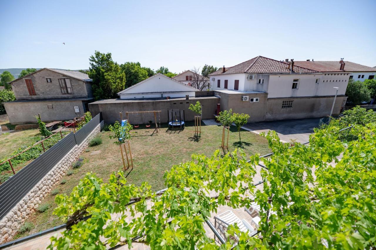 Apartments Zora Селине Экстерьер фото