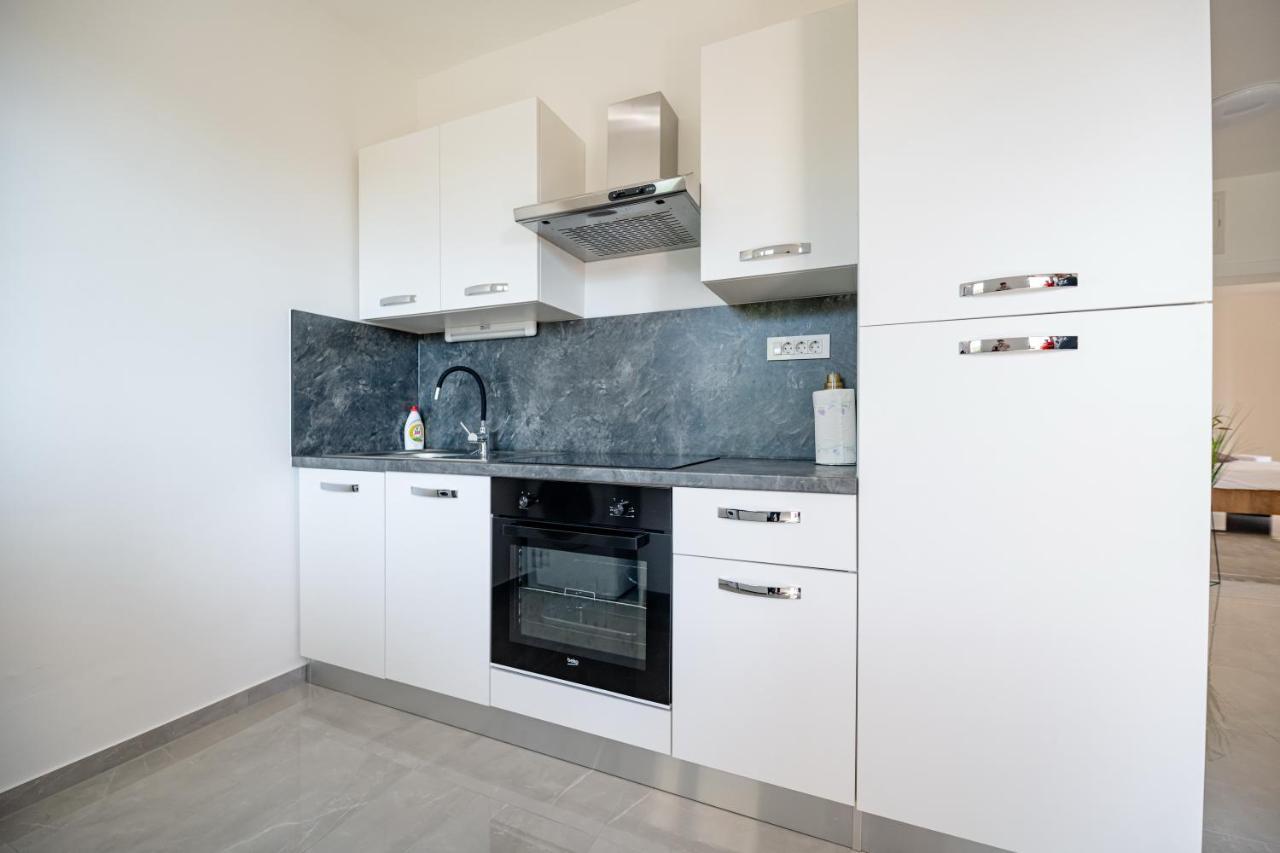 Apartments Zora Селине Экстерьер фото