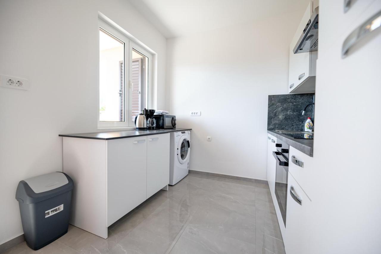Apartments Zora Селине Экстерьер фото