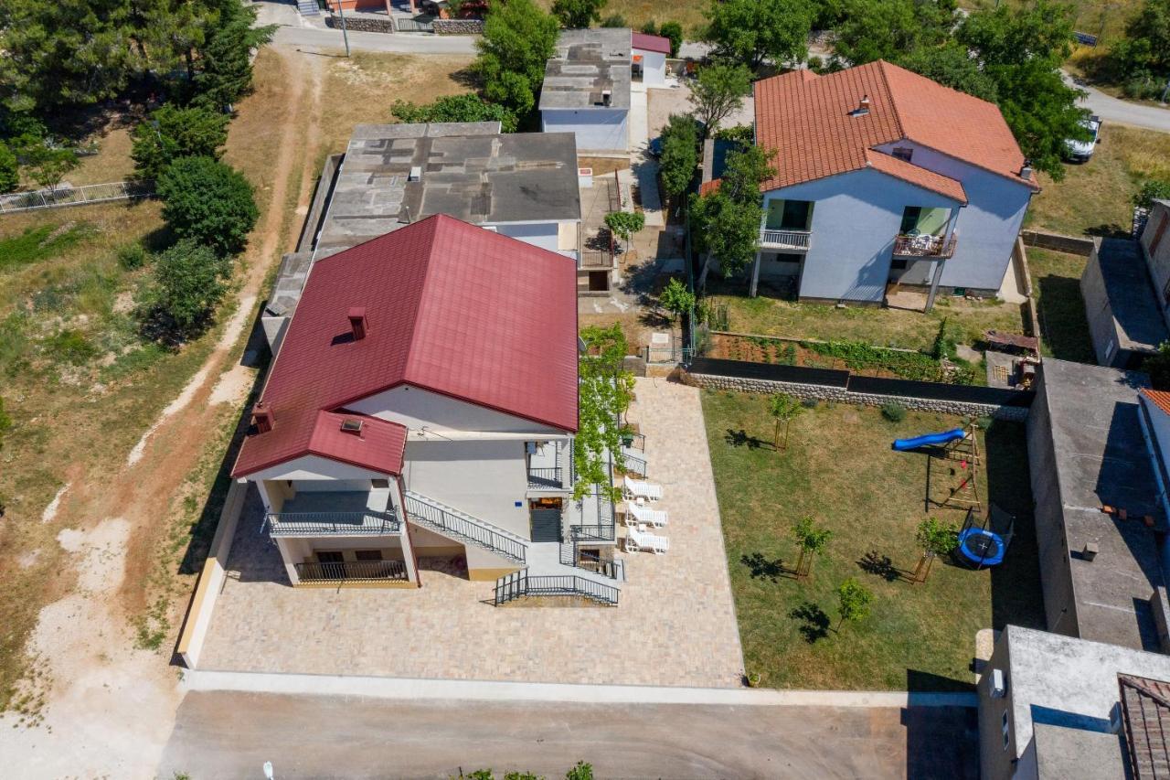 Apartments Zora Селине Экстерьер фото